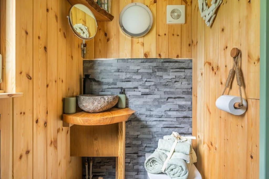 Spinney Retreats - 2 X Unique Shepherds Huts Dog Friendly Northampton Exterior foto